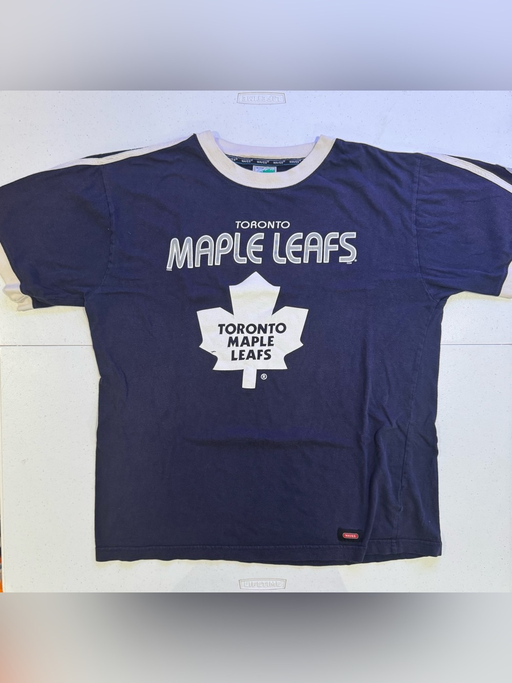 Vintage 90’s Waves Toronto Maple Leafs NHL Hockey t shirt size XL